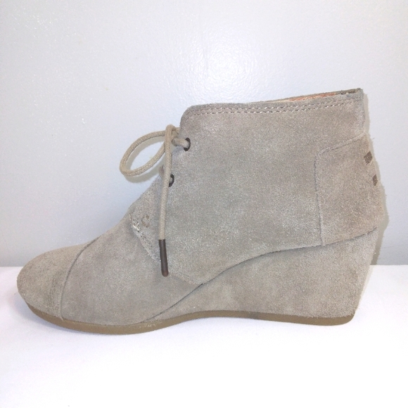 Tom's Desert Tan Genuine Suede Wedge Ankle Bootie Size 8.5 - Picture 5 of 17